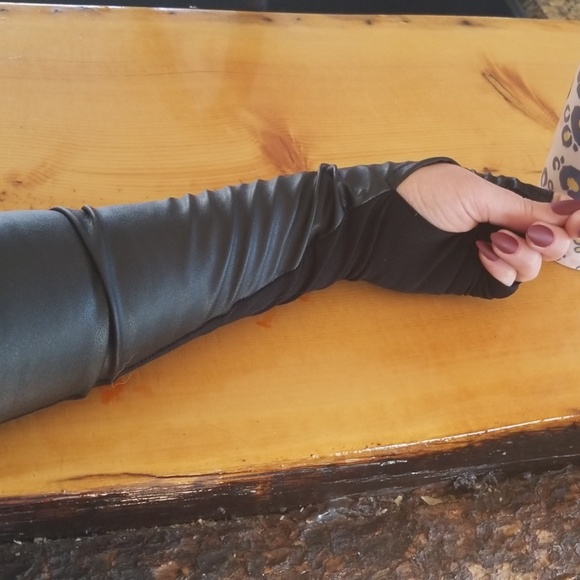 Handmade Faux Leather Fingerless Gloves🖤 - Picture 2 of 5